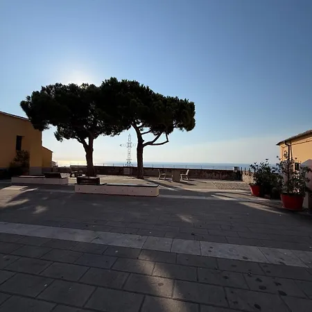 Dormire Nel Parasio Nel Borgo Storico Di E Al Mare In 2 Minuti إمبيريا