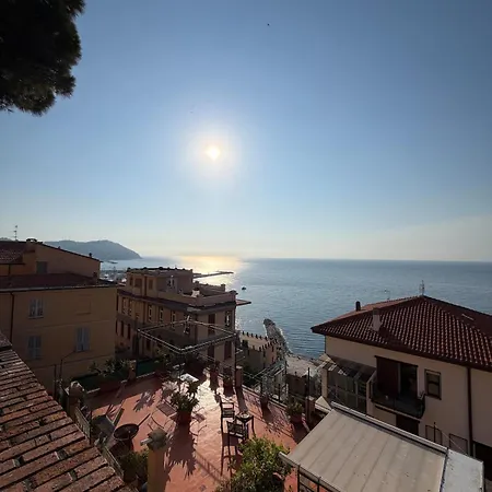 شقة Dormire Nel Parasio Nel Borgo Storico Di E Al Mare In 2 Minuti *