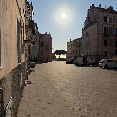 Dormire Nel Parasio Nel Borgo Storico Di E Al Mare In 2 Minuti إمبيريا