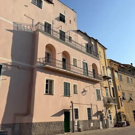 Dormire Nel Parasio Nel Borgo Storico Di E Al Mare In 2 Minuti شقة