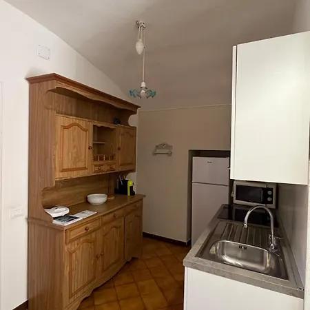 Dormire Nel Parasio Nel Borgo Storico Di E Al Mare In 2 Minuti شقة