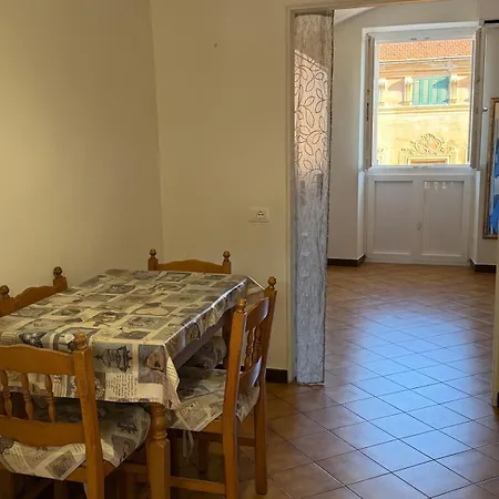 شقة Dormire Nel Parasio Nel Borgo Storico Di E Al Mare In 2 Minuti