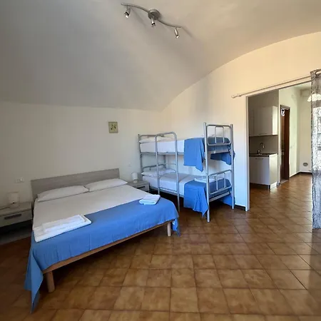 Dormire Nel Parasio Nel Borgo Storico Di E Al Mare In 2 Minuti * إمبيريا