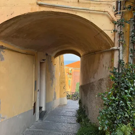 Appartamento Dormire Nel Parasio Nel Borgo Storico Di E Al Mare In 2 Minuti