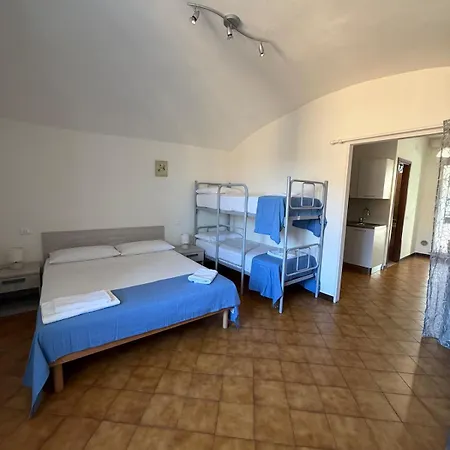 Dormire Nel Parasio Nel Borgo Storico Di E Al Mare In 2 Minuti